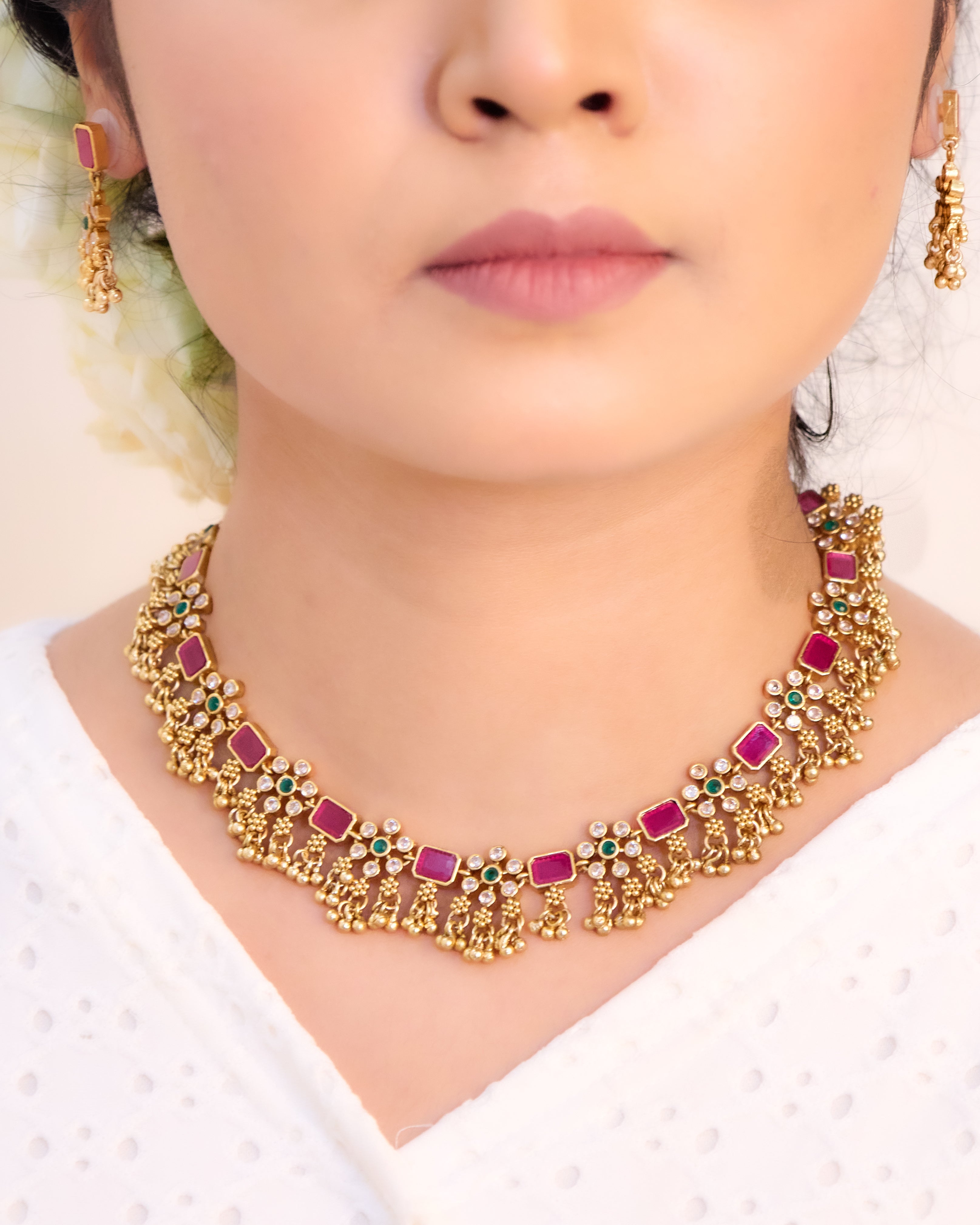 Parnika floral necklace set