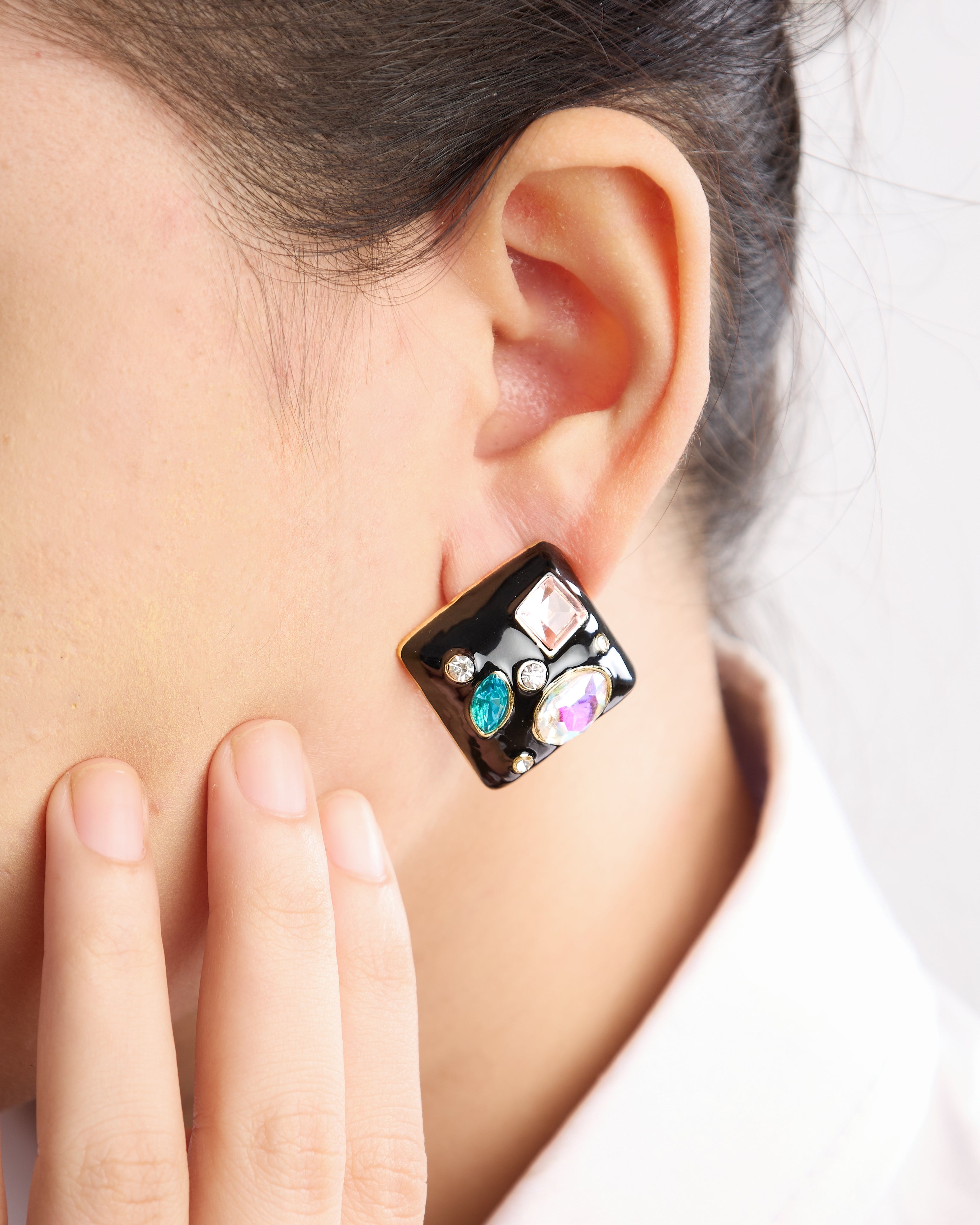 Seoul Spark Square Studs Black