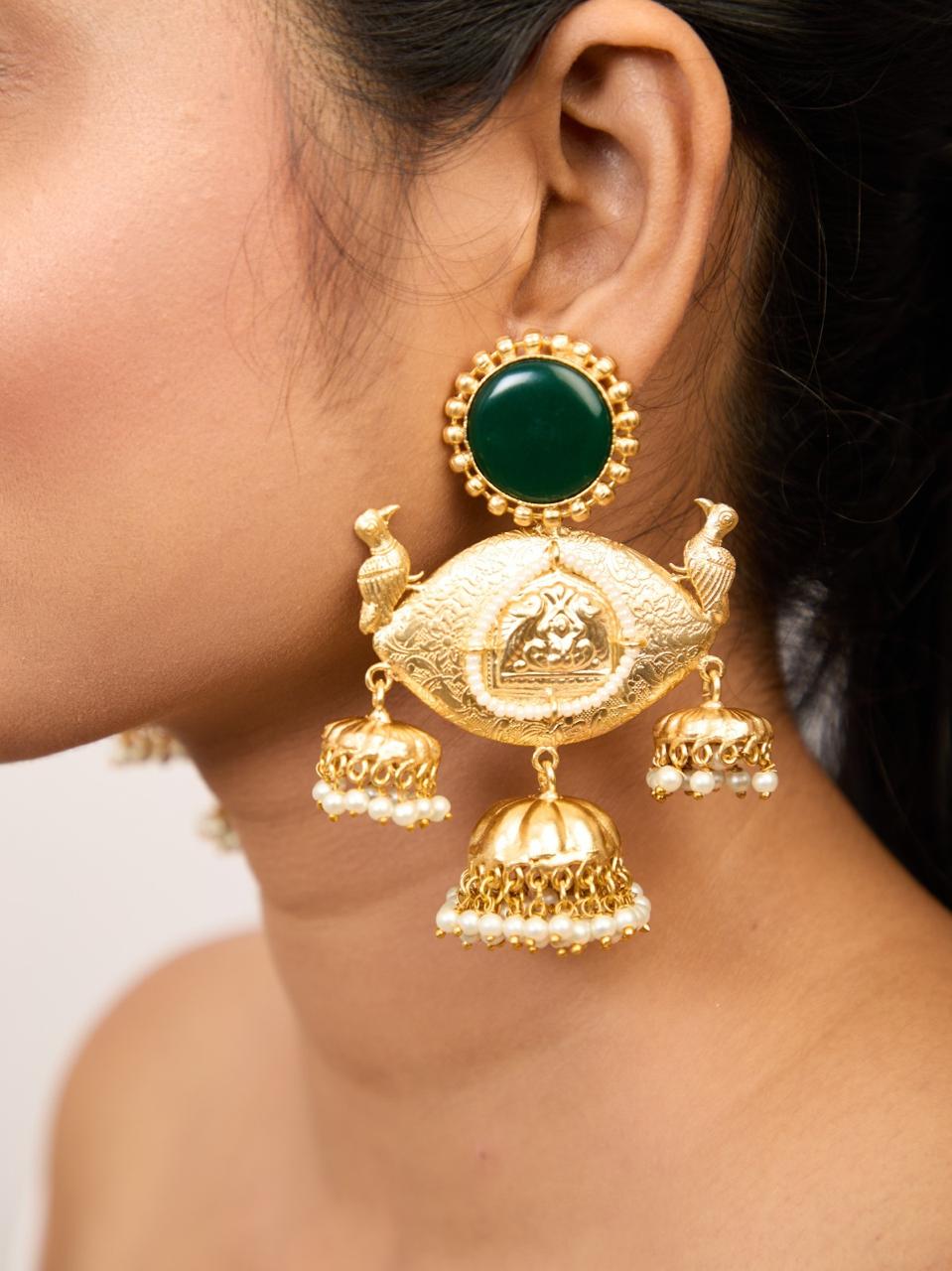 Exquisite golden and green earrings