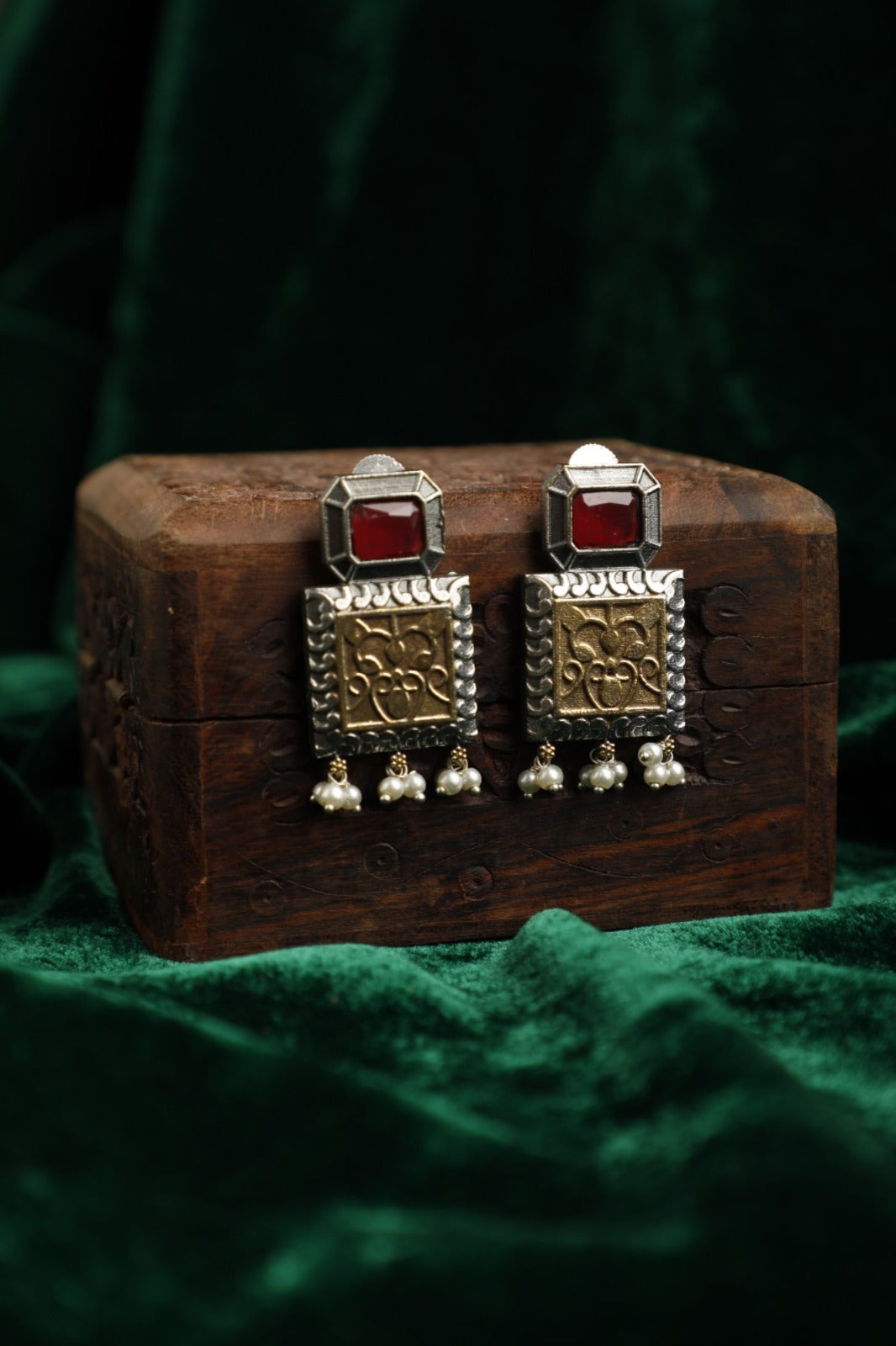 Freya duo toned maroon earrings